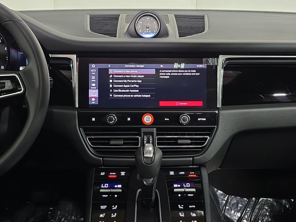 Certified 2026 Porsche Macan AWD/4WD image 16