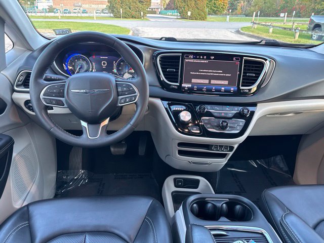 Used 2023 Chrysler Pacifica Touring-L FWD image 48