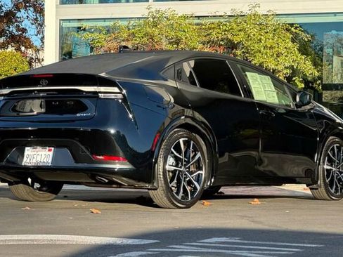 Used 2025 Toyota Prius Plug-In Hybrid image 4