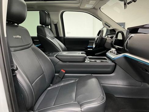 Used 2025 Ford Expedition Max Platinum AWD/4WD image 55