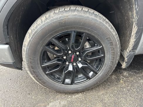 Used 2024 GMC Sierra 1500 Elevation image 3