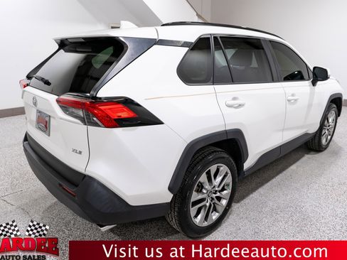 Used 2019 Toyota RAV4 XLE Premium image 5