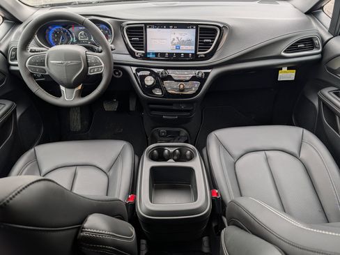 New 2026 Chrysler Pacifica Select image 8