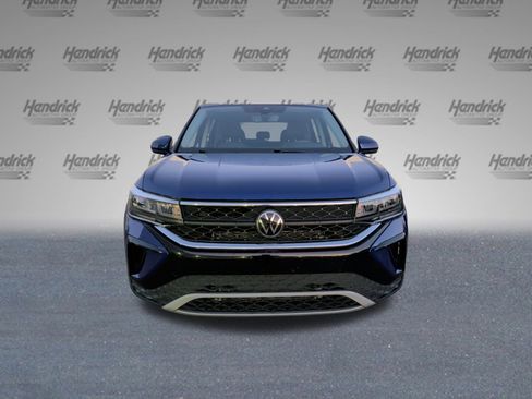 Used 2024 Volkswagen Taos SE w/ Panoramic Sunroof Package image 5