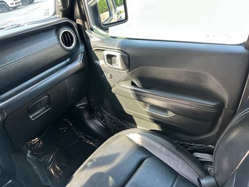 Used 2018 Jeep Wrangler Unlimited Sahara AWD/4WD image 22