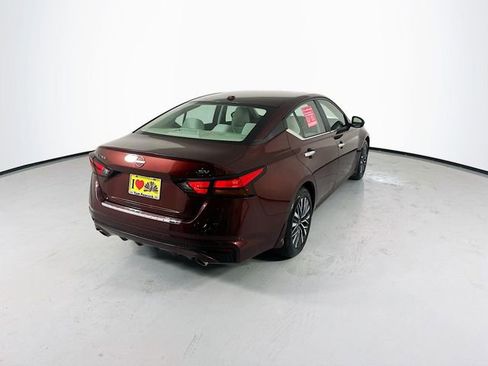 Used 2023 Nissan Altima 2.5 SV w/ SV Premium Package image 9