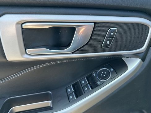 Used 2022 Ford Explorer XLT w/ Equipment Group 202A image 10