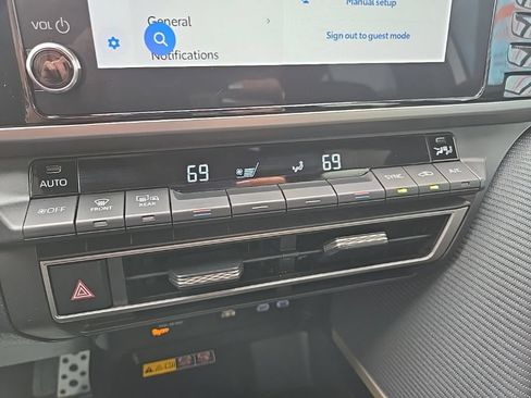 Used 2025 Toyota Camry SE FWD image 54