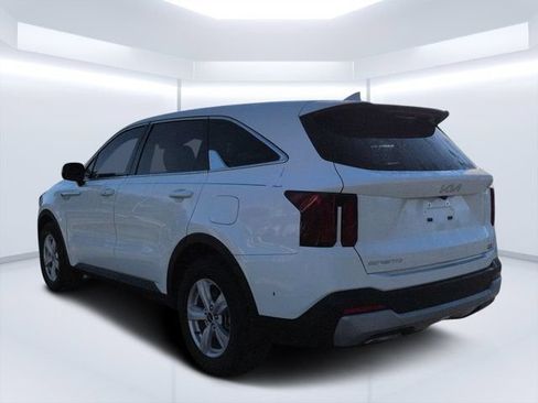 Used 2025 Kia Sorento LX FWD image 5