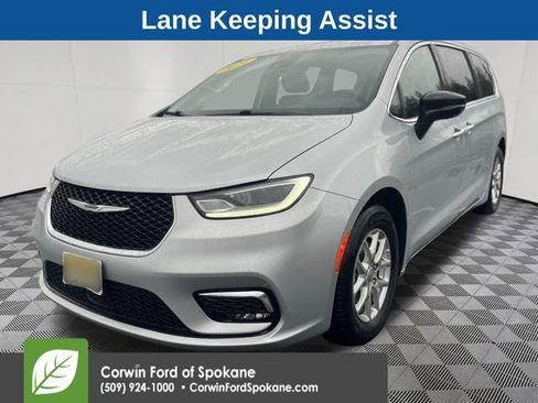 Used 2024 Chrysler Pacifica Touring-L image 5