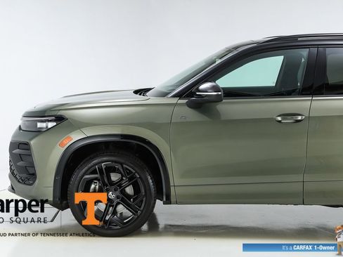 Used 2025 Volkswagen Tiguan SE R-Line image 3