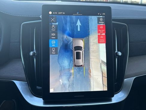 Used 2025 Volvo XC90 B6 Plus image 22