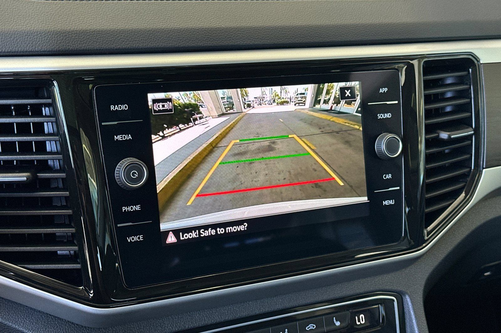 Used 2023 Volkswagen Atlas SE w/ Panoramic Sunroof Package FWD image 20