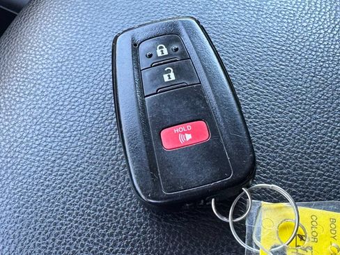 Used 2023 Toyota RAV4 XLE FWD image 33