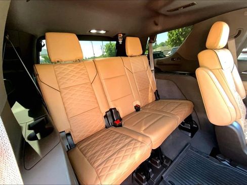 Used 2023 Cadillac Escalade Sport w/ LPO, ONYX Package image 18