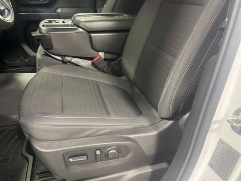 Used 2022 Chevrolet Silverado 2500 Custom w/ Custom Value Package image 7