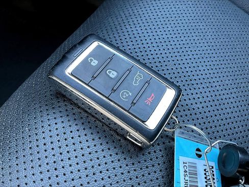 Used 2023 Jeep Wagoneer L Series III image 13