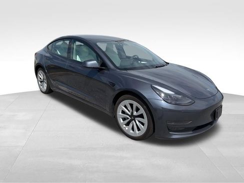 Used 2023 Tesla Model 3 Standard Range image 7