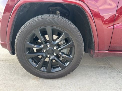 Used 2022 Jeep Grand Cherokee Laredo X image 15