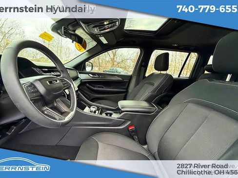 Used 2025 Jeep Grand Cherokee Laredo X AWD/4WD image 22