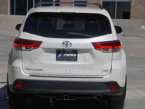 Used 2019 Toyota Highlander LE AWD/4WD image 21