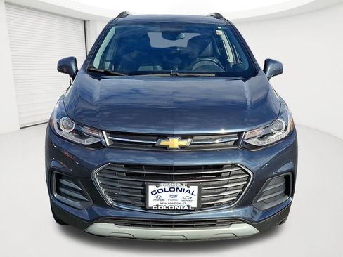 Certified 2022 Chevrolet Trax LT w/ LT Convenience Package image 2