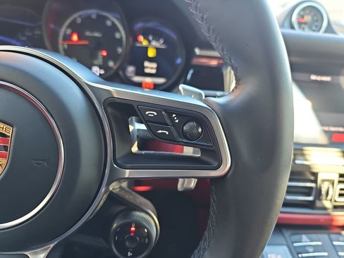 Used 2021 Porsche Macan Turbo image 18