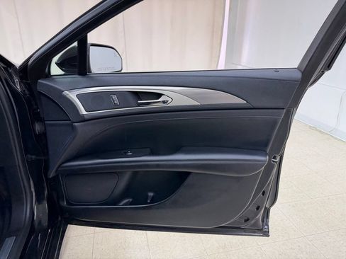 Used 2020 Lincoln MKZ AWD image 8