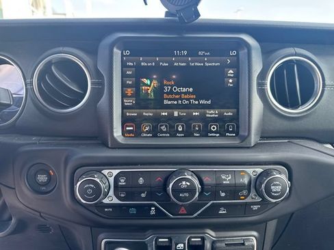 Used 2022 Jeep Wrangler Unlimited Sahara w/ Cold Weather Group AWD/4WD image 24