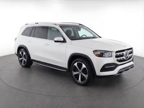 Used 2025 Mercedes-Benz GLB 250 image 1