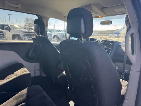 Used 2014 Dodge Grand Caravan SXT image 15