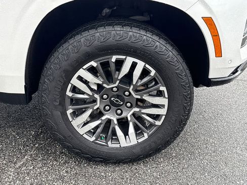 Certified 2025 Chevrolet Suburban Z71 image 12