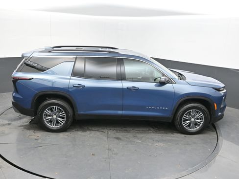 Used 2025 Chevrolet Traverse LT image 39