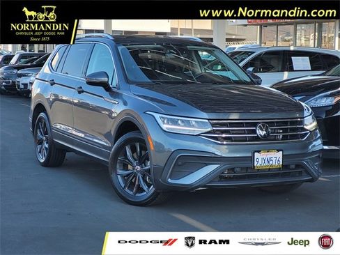 Used 2024 Volkswagen Tiguan SE image 1