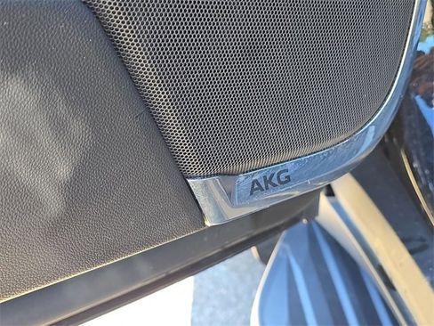 Certified 2022 Cadillac Escalade Premium Luxury image 25