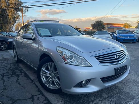 Used 2011 INFINITI G37 Journey w/ Premium Pkg image 3