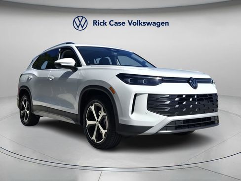 Certified 2026 Volkswagen Tiguan SE image 8