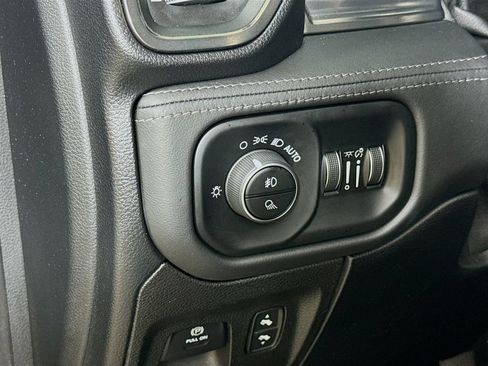 Used 2020 RAM 1500 Limited w/ Black Appearance Package AWD/4WD image 10