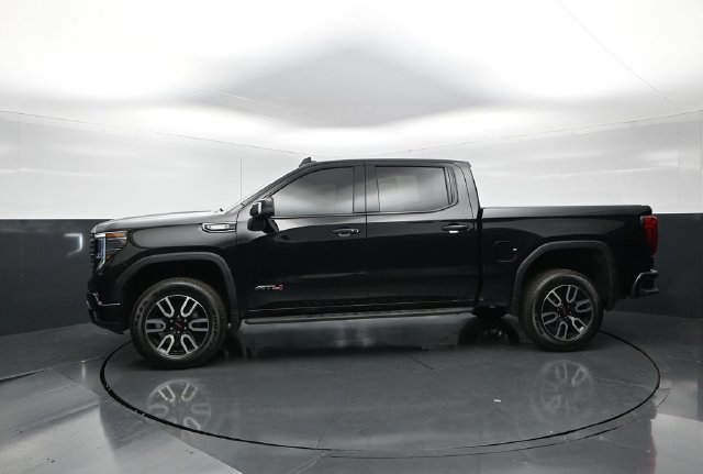 Used 2024 GMC Sierra 1500 AT4 w/ Technology Package AWD/4WD image 3