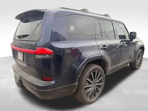 Used 2025 Lexus GX 550 w/ Accessory Package (2T) image 4