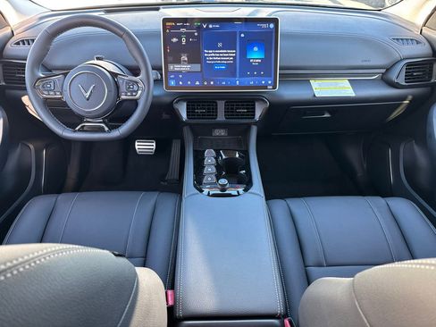 New 2025 VinFast VF 8 Eco AWD/4WD image 18