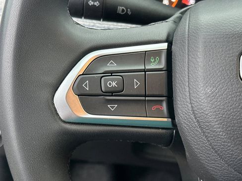 Used 2024 Jeep Compass Latitude image 35