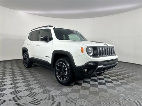 Certified 2023 Jeep Renegade Latitude image 4