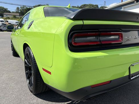 Used 2015 Dodge Challenger SRT Hellcat RWD image 12