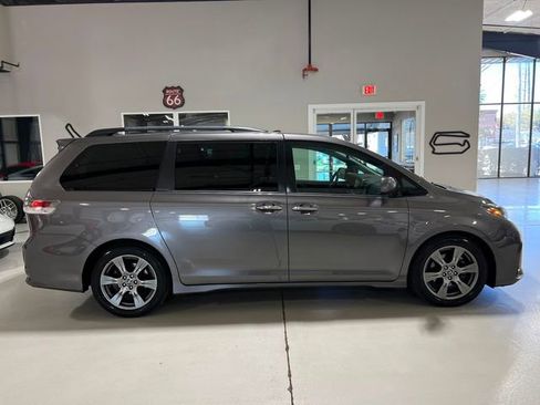 Used 2019 Toyota Sienna SE Premium image 42