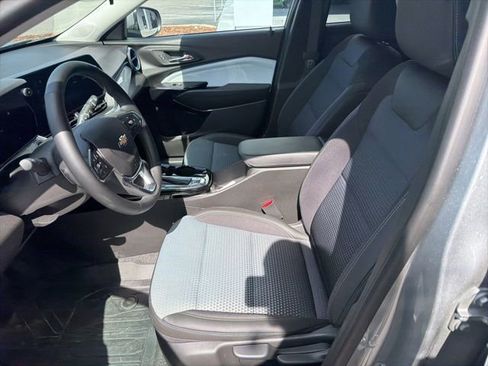 Used 2025 Chevrolet Trax LT w/ Driver Confidence Package FWD image 6