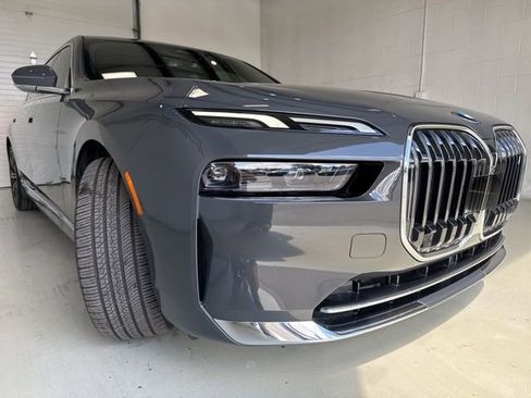 Used 2024 BMW i7 xDrive60 w/ Premium Package image 3