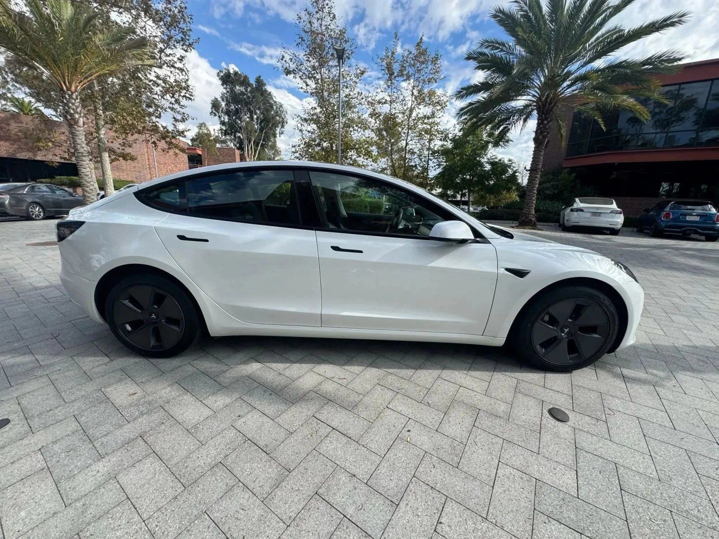 Used 2023 Tesla Model 3 Standard Range RWD image 4