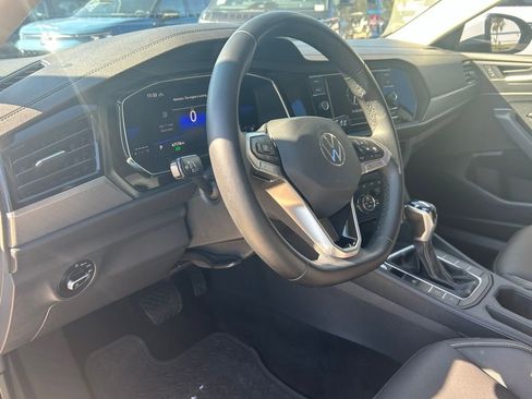Used 2023 Volkswagen Jetta SE image 17