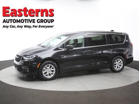 Used 2023 Chrysler Pacifica Touring-L FWD image 59